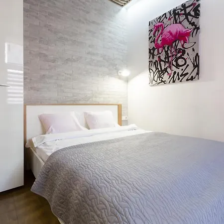 віп в центрі на вулиці проспект свободи 22 біля оперного театру біля вернісажу Apartment