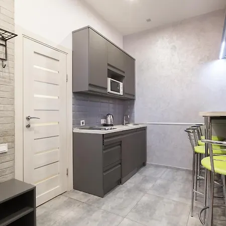 віп в центрі на вулиці проспект свободи 22 біля оперного театру біля вернісажу * Lemberg