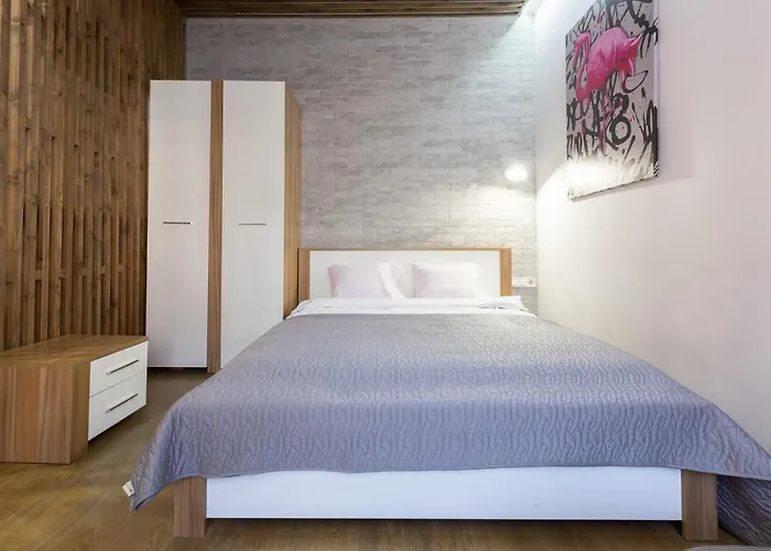 Apartament віп в центрі на вулиці проспект свободи 22 біля оперного театру біля вернісажу