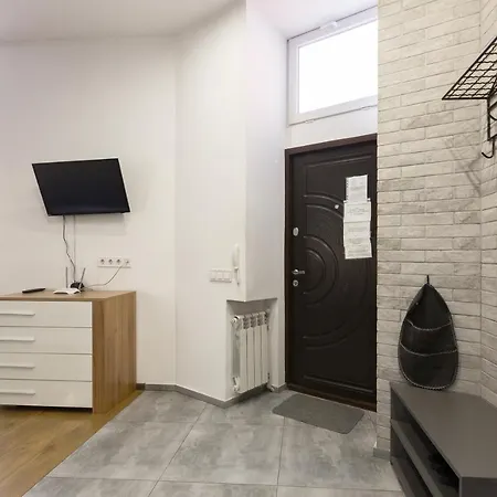 віп в центрі на вулиці проспект свободи 22 біля оперного театру біля вернісажу