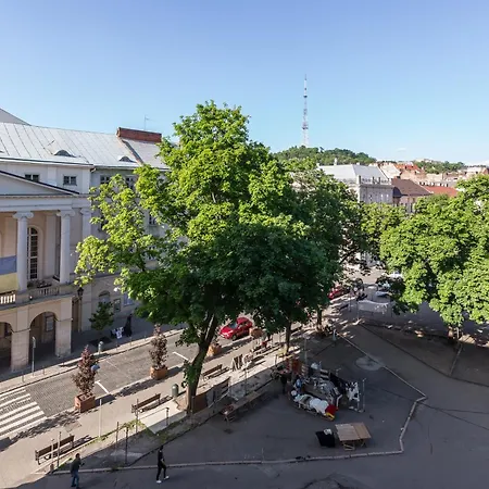 віп в центрі на вулиці проспект свободи 22 біля оперного театру біля вернісажу * Leópolis
