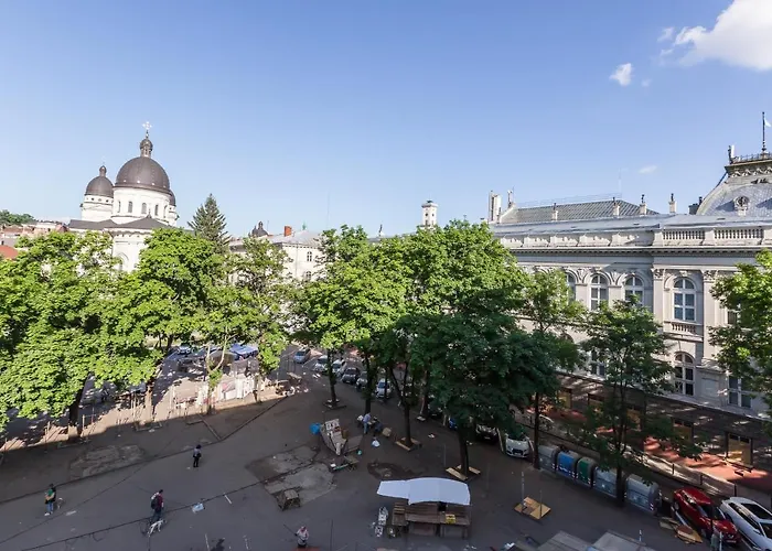 віп в центрі на вулиці проспект свободи 22 біля оперного театру біля вернісажу 利沃夫